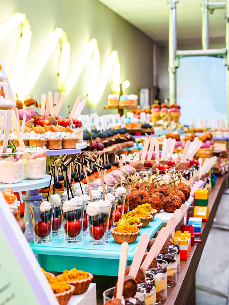 Urban architecture x Neon x Divercity